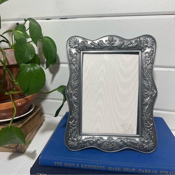 Vintage Ornate Floral Silver Picture Frame - Picture 2 of 12